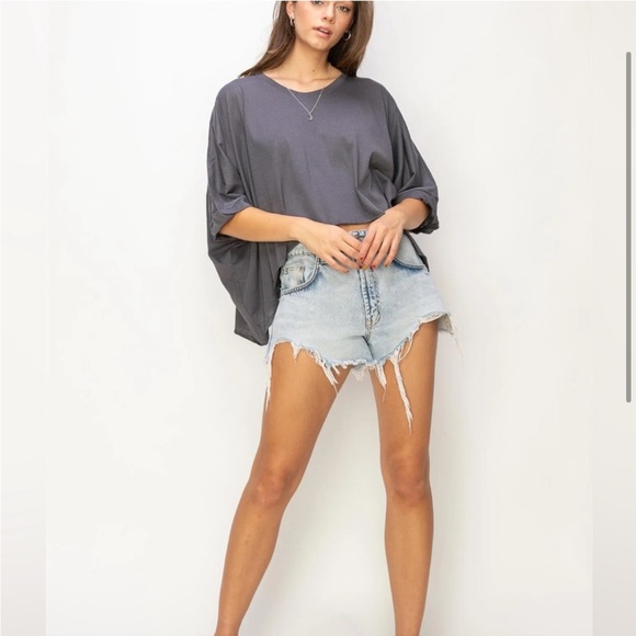 BOUTIQUE NWT SOFT OVERSIZED BOXY TEE - Picture 2 of 2